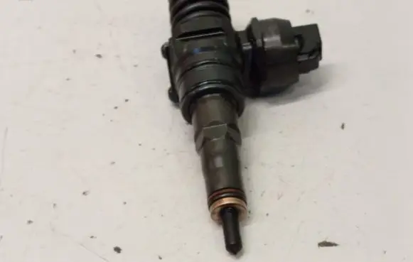 Seat Ibiza III (6L) Fuel injector 045130073T