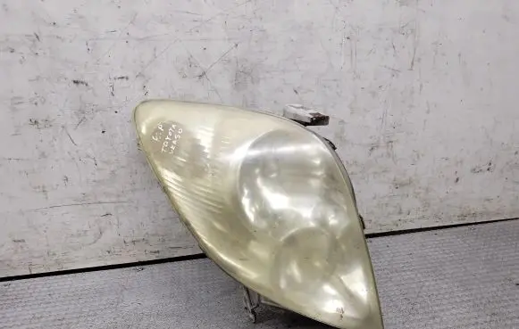 Toyota Corolla Verso AR10 Headlight/headlamp