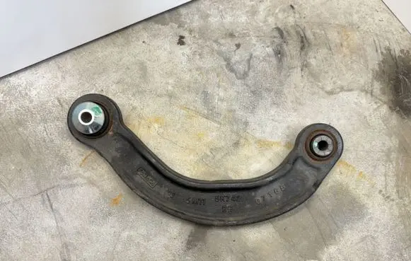 Ford Mustang VI Rear upper control arm/wishbone 5K742