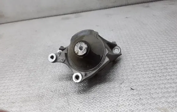 Honda Civic Engine mount bracket