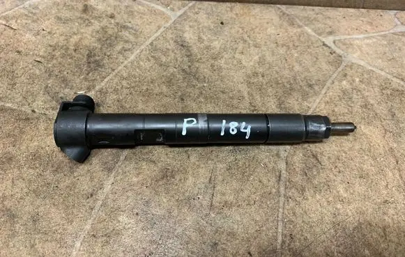 Mercedes-Benz E W212 Fuel injector A6510704987