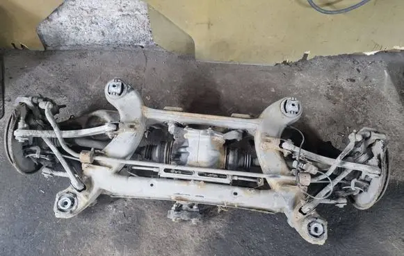 Mercedes-Benz C W204 Rear axle beam with reductor 1328708 2047866 2043507866