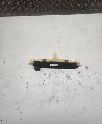 Toyota RAV 4 (XA40) Hazard light switch 8395042190 022200994