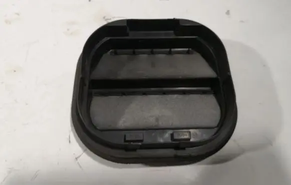 Opel Mokka X Quarter panel pressure vent 13502348