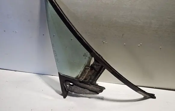 Opel Calibra Front vent window/glass (coupe) 90346641