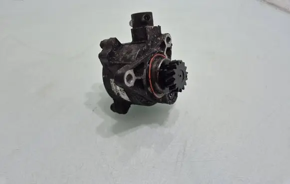 Mitsubishi Pajero Vacuum pump 2020A014