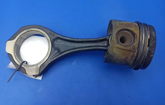 Mercedes-Benz E C207 W207 Piston with connecting rod 8370 6423037 3500100