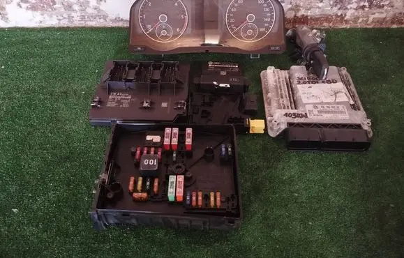 Volkswagen Scirocco Engine control unit/module 03L906022KD 03L906022G 0281015335