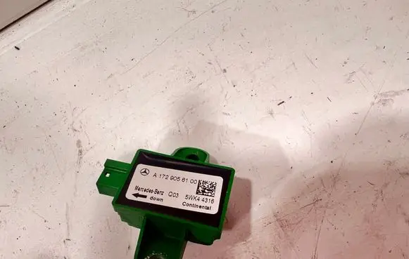 Mercedes-Benz E W212 Airbag deployment crash/impact sensor A1729056100