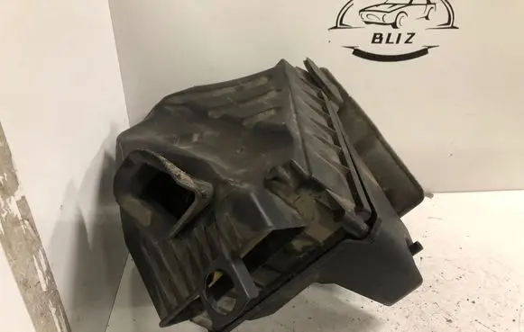Audi A4 S4 B7 8E 8H Air filter box 03G133835B