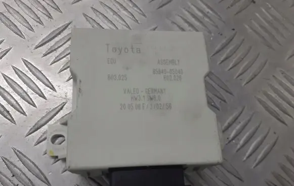 Toyota Avensis T250 Central body control module 85940-05040