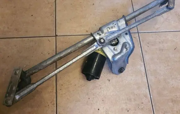 Volkswagen Golf III Front wiper linkage and motor 1H1955603