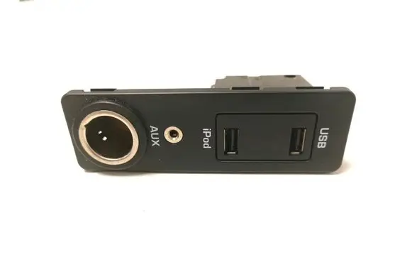 Jaguar XJ X351 USB socket connector AW9319C166AA