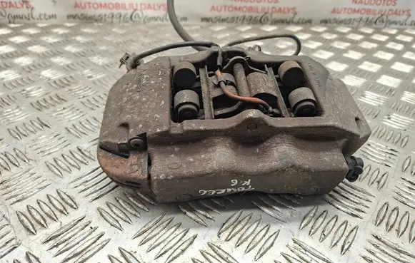 Volkswagen Touareg I Rear brake caliper 