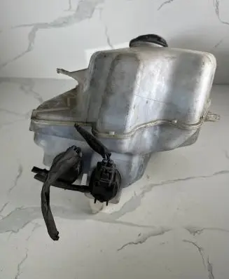 Toyota Prius (NHW20) Windshield washer fluid reservoir/tank 060851145