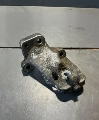 Volvo XC90 Engine mounting bracket 86341232