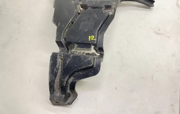 Volvo V70 Front bumper mounting bracket 08693182