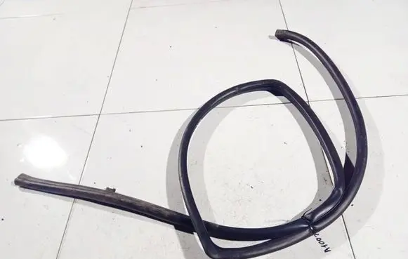 Toyota Avensis T250 Rubber seal rear door 