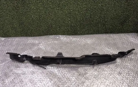Mitsubishi Pajero Fender end trim MR584915