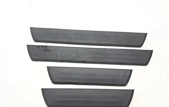Front sill trim cover