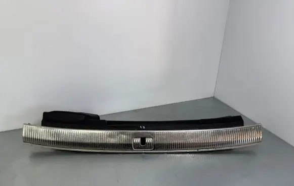 Trunk/boot sill cover protection