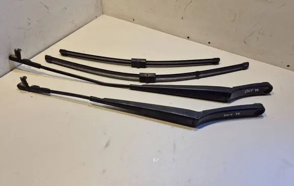 Skoda Octavia Mk2 (1Z) Front wiper blade arm 1Z1955409 1Z1955410