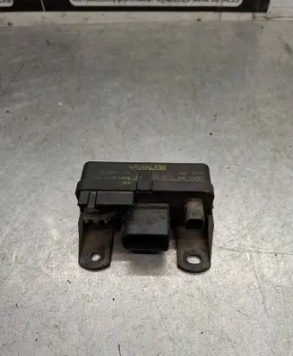 Mercedes-Benz E W210 Glow plug pre-heat relay 51799029A