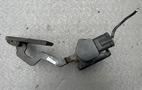 Jeep Cherokee XJ Accelerator throttle pedal 52079216
