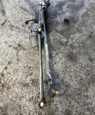 Front wiper linkage and motor