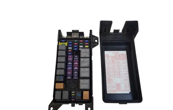 KIA Sorento Fuse module 911613E011