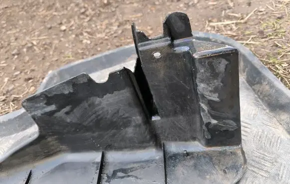 Subaru Legacy Engine splash shield/under tray