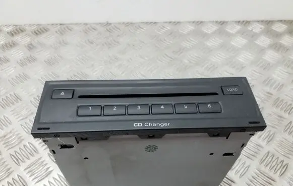 Audi A4 S4 B8 8K CD/DVD changer 8X0035110C