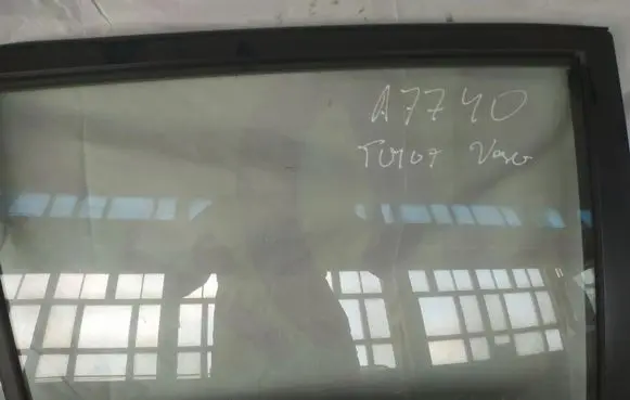 Toyota Corolla Verso E121 Rear door window glass 