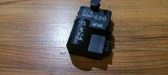 Mitsubishi Galant Air flap motor/actuator MB813680 4F06