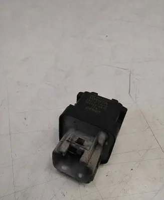 Toyota Avensis T250 Glow plug pre-heat relay 2861067010 1567000671