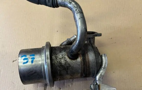 Skoda Octavia Mk3 (5E) EGR valve cooler 04L131512BQ HE640001 211446
