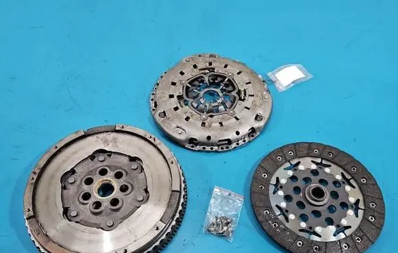 Renault Megane III Dual mass flywheel 415042010 IMPRK1573777