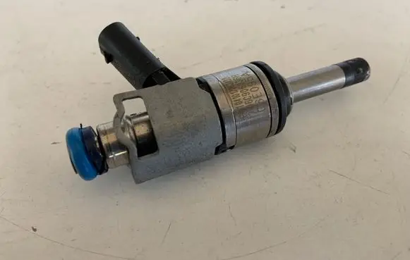 Audi Q7 4M Fuel injector 06C906036H 06E095A