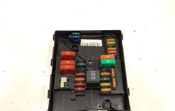 Volkswagen Golf VI Fuse box set 1K0937125D