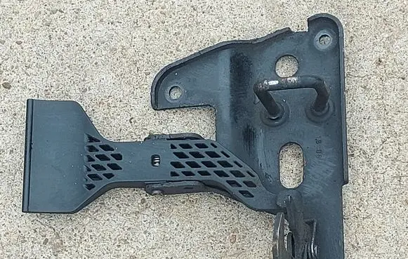 Audi A4 S4 B7 8E 8H Engine bonnet/hood lock/latch loop/hook 8E0823480E