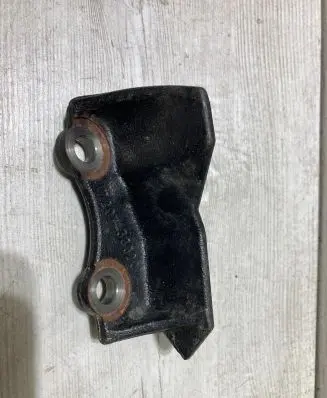 Toyota Yaris Engine mounting bracket 17297-33020