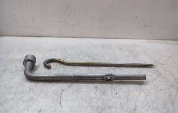 Suzuki Grand Vitara II Tool set 