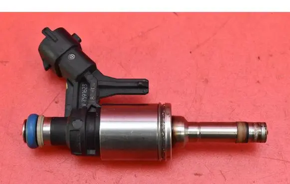 BMW 7 F01 F02 F03 F04 Fuel injector V7591623