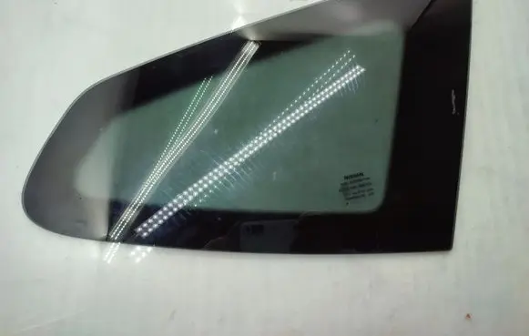 Nissan Pulsar Rear side window