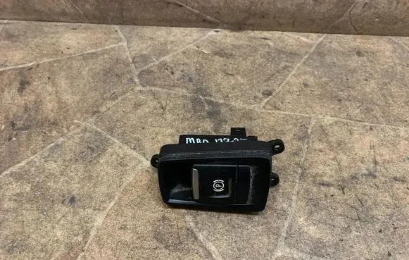 BMW 2 F46 Hand parking brake switch 6822524
