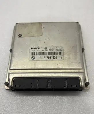 BMW 5 E39 Engine control unit/module 7790220 0281011257