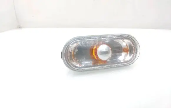 Front fender indicator light