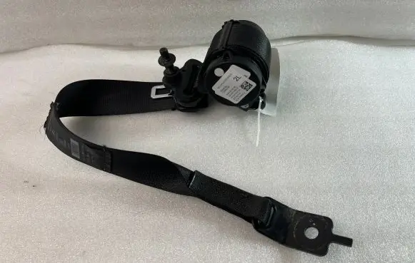 Jeep Grand Cherokee Rear seatbelt 6411993