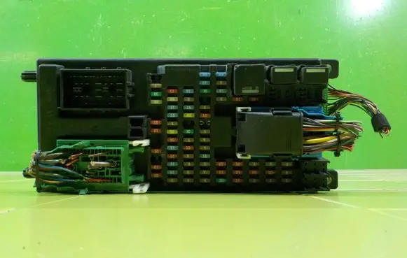 Land Rover Discovery 3 - LR3 Fuse box set YQE500420 BEZPIECZNIKOW