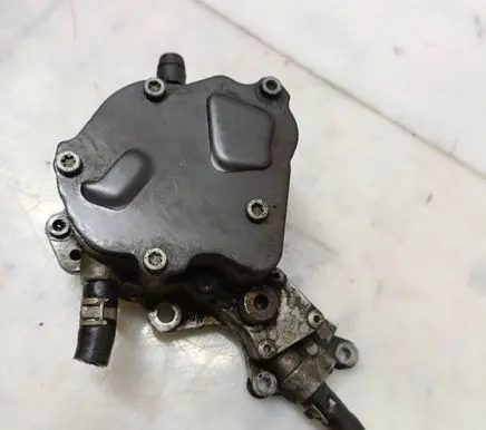 Volkswagen PASSAT B6 Vacuum pump 038145209A 070529E 038145209M